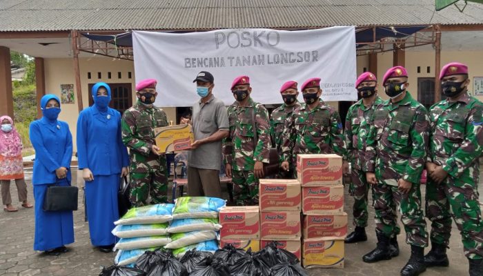 Danyonmarhanlan IV Tanjungpinang Santuni Korban Longsor di Jalan Cendrawasih