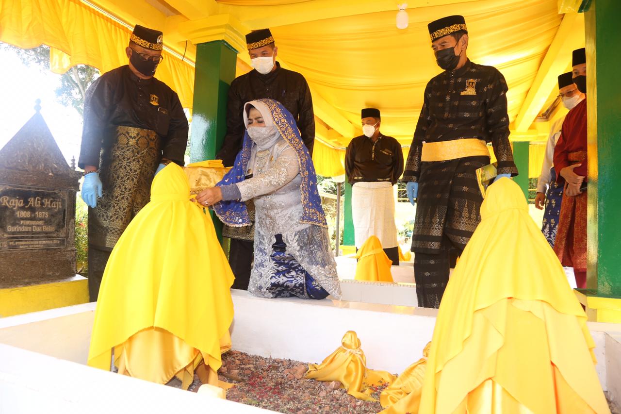 Ziarah Makam Leluhur, Peringati Hari Jadi  Ke-237 Tanjungpinang