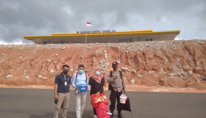 Susi Air Angkut 78 Vial Vaksin Covid-19  Menuju Tambelan
