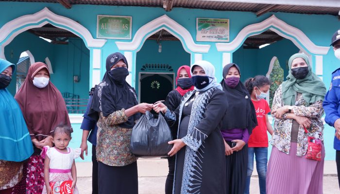 Asparnas Kepri Dan IKAPTK Serahkan Bantuan Sembako Korban Banjir