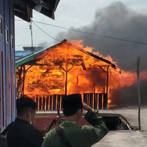 Rumah Warga Ludes Terbakar, Walikota Berikan Bantuan Korban