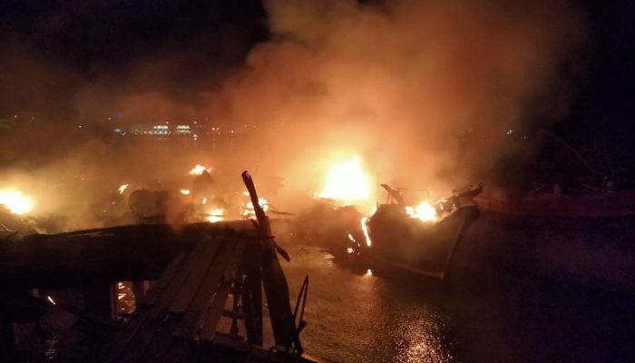 Bengkel Dan 3 Kapal Di Kampung Bugis Tanjungpinang Terbakar