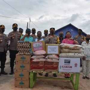 Bhakti Sosial Kapolres Bersama Bhayangkari Tanjungpinang Kunjungi Korban Kebakaran