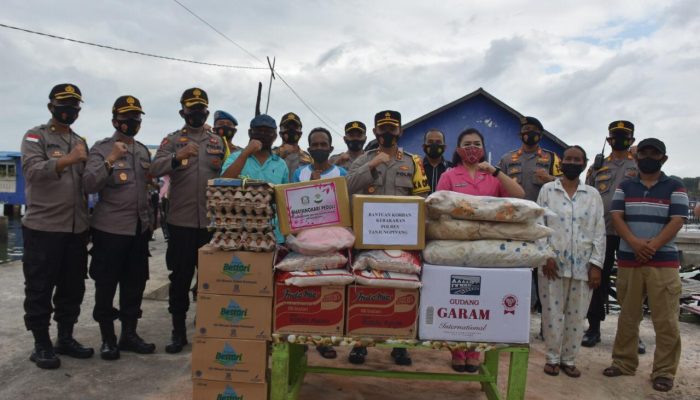 Bhakti Sosial Kapolres Bersama Bhayangkari Tanjungpinang Kunjungi Korban Kebakaran