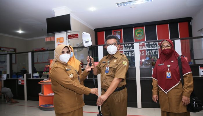 PERSAKMI Serahkan Thermal Scan Portable Untuk Puskesmas