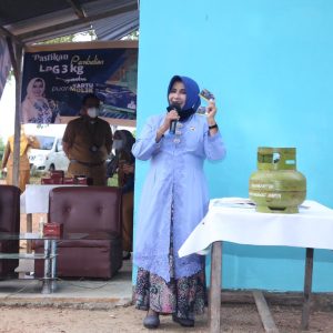 Walikota Serahkan Kartu Pelanggan LPG 3 Kg,Kartu Hijau Milik RTS Dan Kuning UMKM