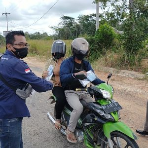Peringati HPN 2021, Wartawan Bagi-bagi Masker di Bintan