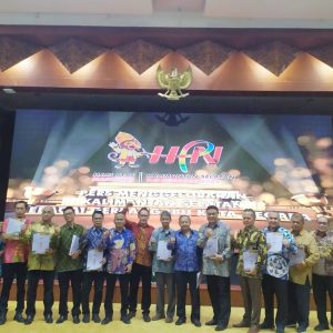 PWI Pusat Anugerahi PCNO Kepada 9 Wartawan Dan Pena Mas Untuk Gubernur Kalsel