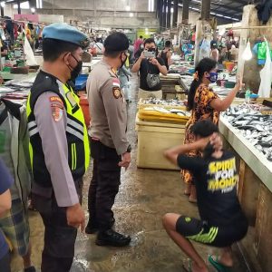 7 Pengunjung Pasar Bincen Langgar Prokes, Dikenai Sanksi Push Up Dan Bersihkan Fasum