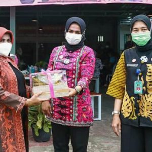Rahma Tinjau Hasil Kerajinan Lapas Perempuan Di Batam