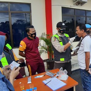 Propam Polres Bintan Laksanakan Test Urine Secara Acak Terhadap Personil
