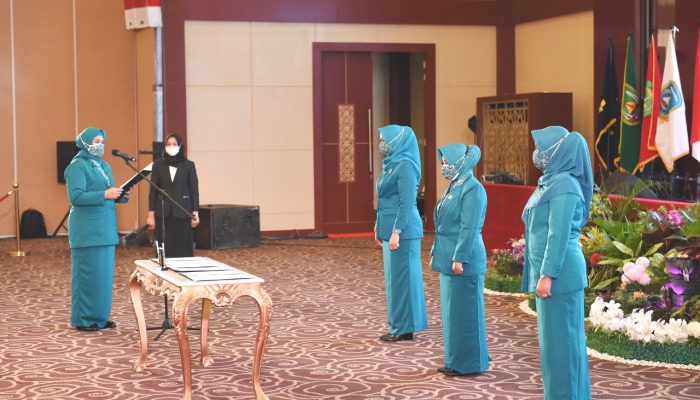 Dewi Kumalasari Lantik Tiga Ketua TP PKK Tiga Kabupaten