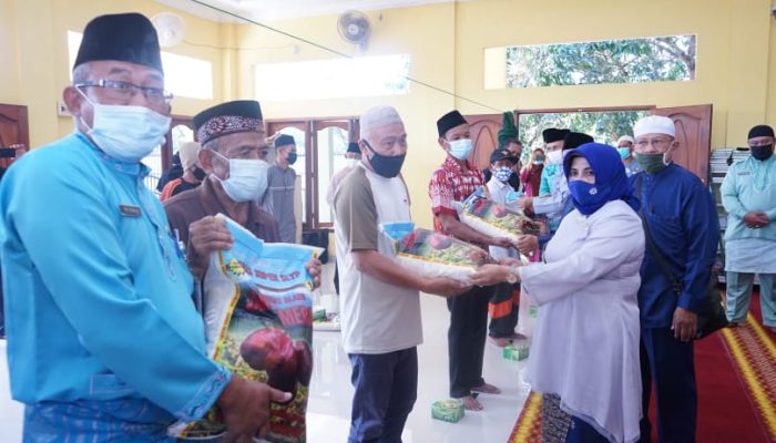 Walikota Salurkan Beras Hasil Zakat ASN