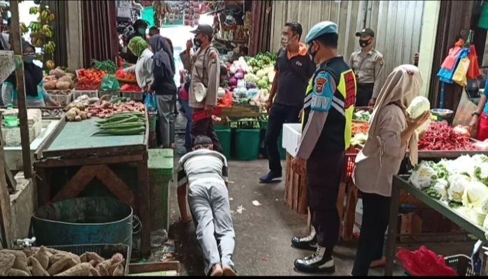 Langgar Prokes Pedagang dan Pengunjung Pasar Dikenakan Sanksi