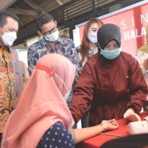 Menparekraf RI Saksikan Vaksinasi Covid-19 Bagi Pelaku Pariwisata Nongsa Dan Lagoi