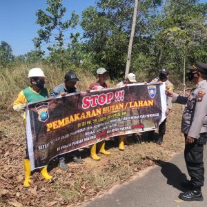 Bhabinkamtibmas Himbau Masyarakat Bintan “Stop Karhutla” 