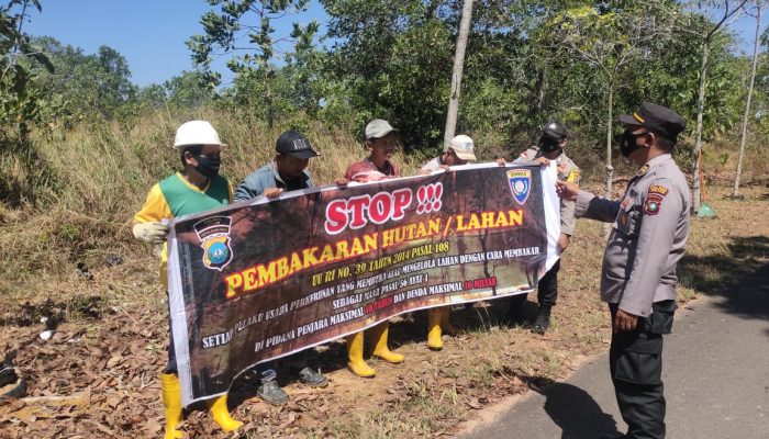 Bhabinkamtibmas Himbau Masyarakat Bintan “Stop Karhutla” 