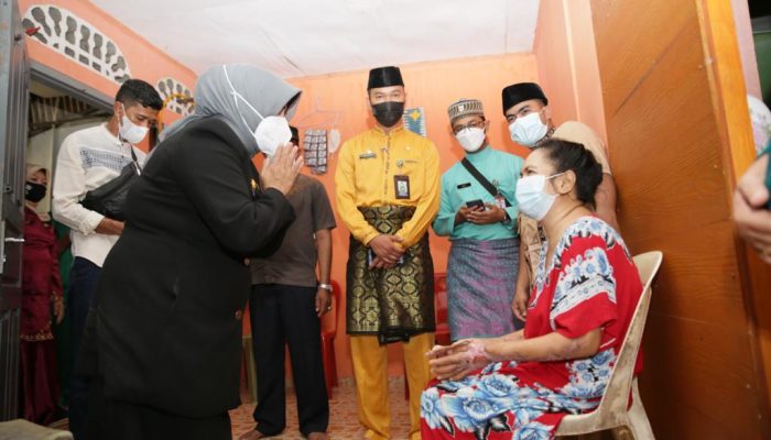 Berkat Zakat ASN, Walikota Bantu Indrawati Penderita Diabetes Berobat
