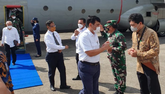 Gubernur Kepri  Sambut Dua Menko di Hang Nadim