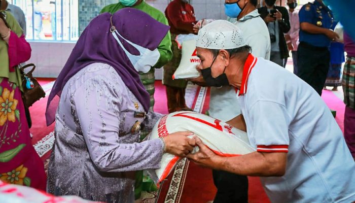 Berkat Zakat 2,5 Persen ASN Pemko Tanjungpinang,Walikota Bantu Kesulitan Warga