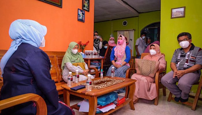 Walikota Serahkan Alat Kesehatan Bagi Pejuang Kanker