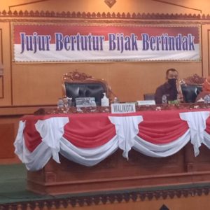 Walikota Serahkan Dua Nama Usulan Gabungan Parpol Kandidat Wawako Ke DPRD Tanjungpinang