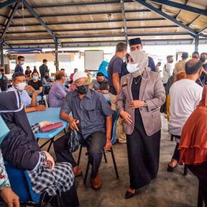 Walikota Dan Gubernur Kepri Tinjau Vaksinasi Covid-19 Bagi Lansia