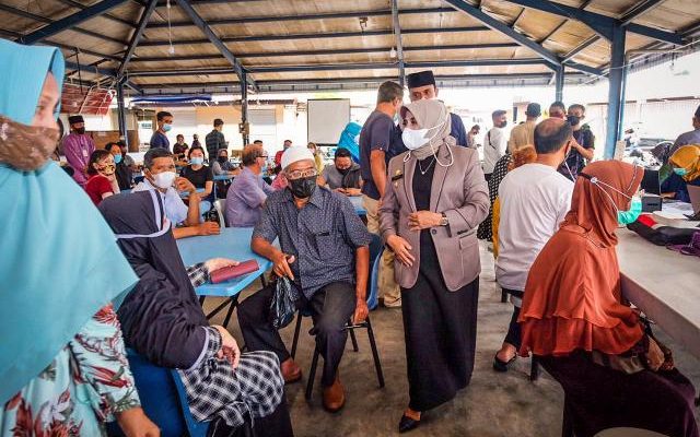 Walikota Dan Gubernur Kepri Tinjau Vaksinasi Covid-19 Bagi Lansia