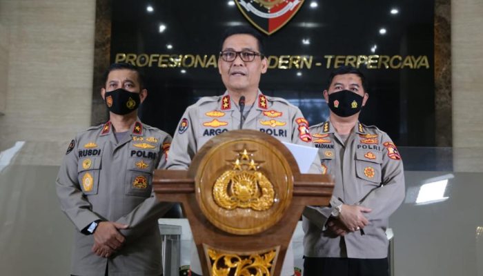 Polri Kerahkan Mobil Dapur Umum, Logistik, Kapal hingga Perahu Karet Bantu Korban Banjir NTT