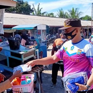 Tim Gabungan Bagikan Masker Untuk Masyarakat Gunung Kijang
