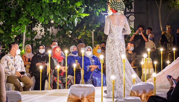 Rahma Terima Penghargaan Wanita Inspiratif Dari The Wedding Culture