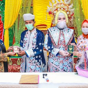 9 Pasangan Pengantin Ikuti Nikah Massal