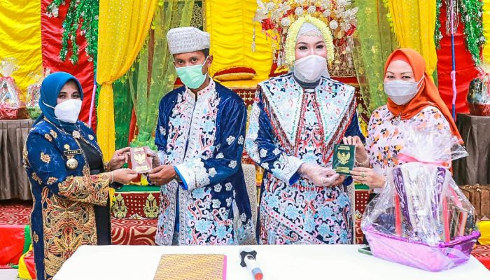 9 Pasangan Pengantin Ikuti Nikah Massal