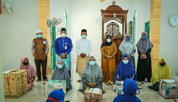 Bangkitkan IKM BKMT, Rahma Serahkan Bantuan Peralatan