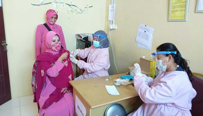 Bhayangkari Polres Bintan Vaksinasi Tahap 1 Astra Zeneca