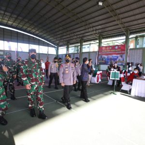 Panglima TNI dan Kapolri Tinjau Vaksinasi Drive Thru di Bali