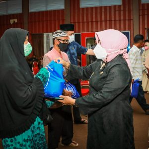 12.911 Warga Kurang Mampu Terima Paket Bingkisan Jelang Lebaran