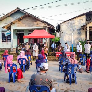 Berkat Zakat ASN, Pemko Tanjungpinang Bagikan 200 Paket Sembako Untuk Warga Jalan Salam
