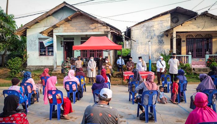 Berkat Zakat ASN, Pemko Tanjungpinang Bagikan 200 Paket Sembako Untuk Warga Jalan Salam