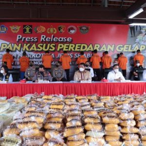 Polri Ungkap Peredaran 2,5 Ton Ganja Asal Timur Tengah
