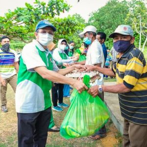 Pemko Bersama IDI Salurkan 125 Paket Sembako