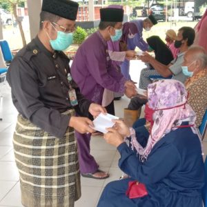 OPD Pemko Tanjungpinang Serentak Salurkan Zakat Bagi Anak Yatim dan Kaum Dhuafa