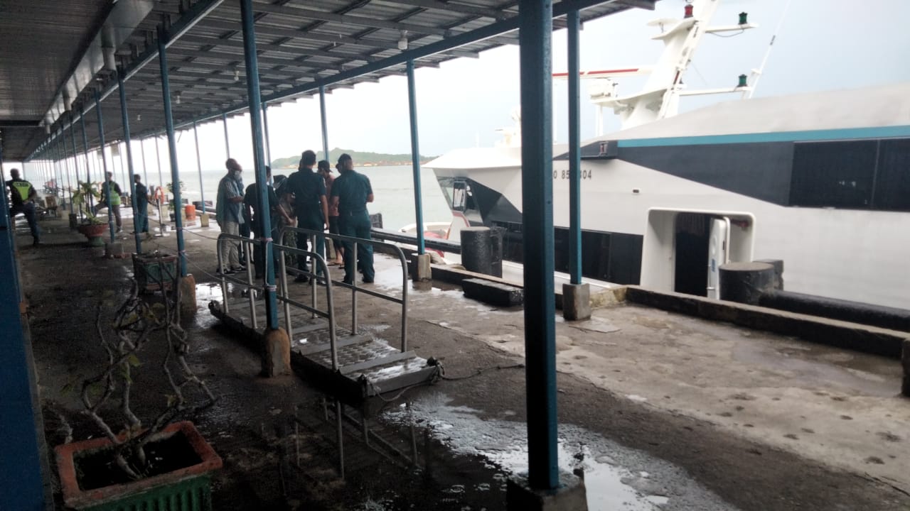 Kapal Fery Dan ASDP Beroperasi Tidak Layani Penumpang Umum