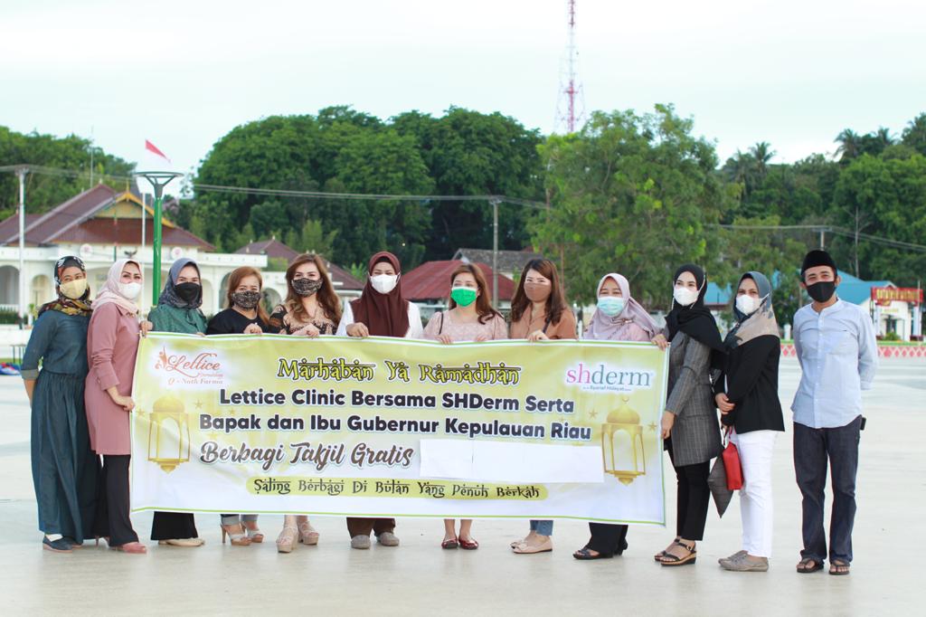 Lettice Clinic Dan Shderm Serta Istri Gubernur Kepri Bagikan Takjil Untuk Warga