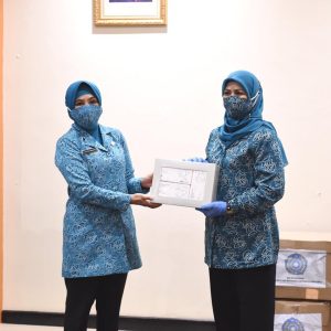 Ketua PKK Pusat Serahkan 40 Ribu Masker Untuk Kepri