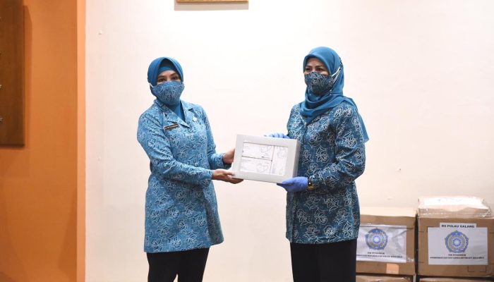 Ketua PKK Pusat Serahkan 40 Ribu Masker Untuk Kepri