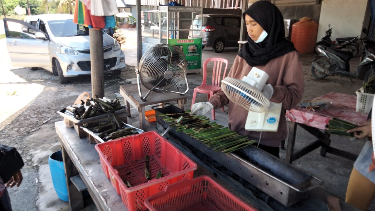 Idul Fitri 1442, Omzet Pedagang Otak Otak Capai Jutaan Per Hari