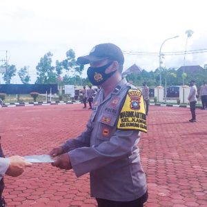Kapolres Bintan Berikan Piagam Penghargaan Terhadap Personil Berdedikasi Tinggi