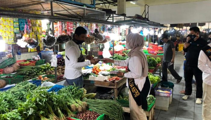 Duta Humas Polda Kepri Sosialisasi Pemakaian Masker