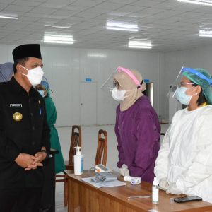 Gubernur Kepri Ansar Ahmad Tinjau Vaksinasi Mandiri PT BAI
